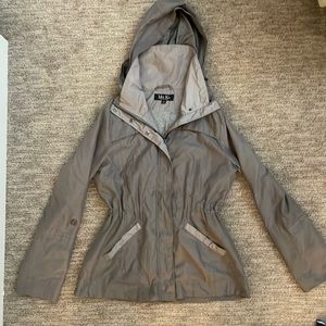 Mo-Ka Grey light weight rain jacket with adjustable hood!